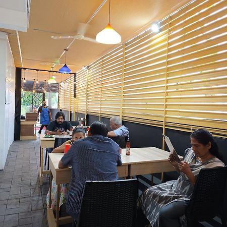 Blue Bell Cochin Airport Hotel Nedumbassery Dış mekan fotoğraf
