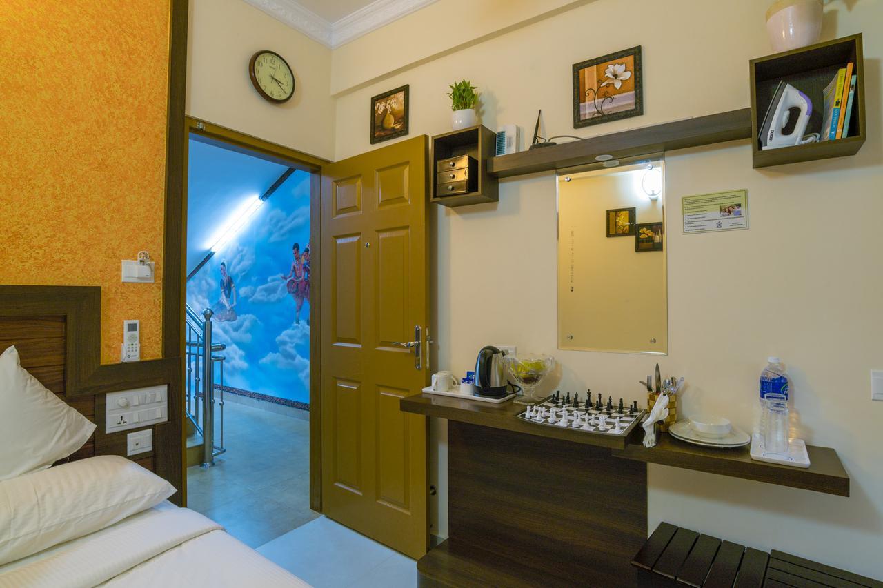 Blue Bell Cochin Airport Hotel Nedumbassery Dış mekan fotoğraf