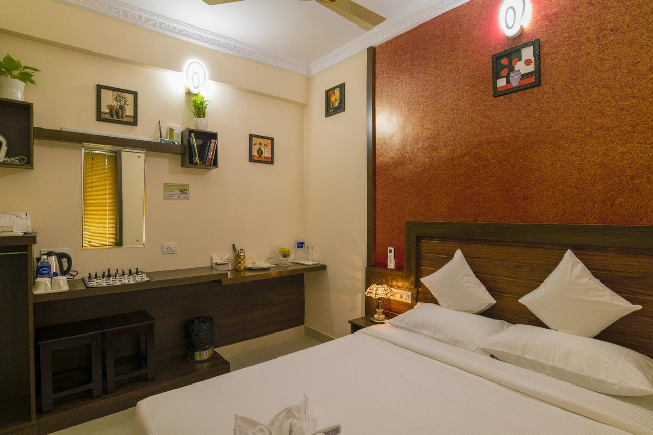 Blue Bell Cochin Airport Hotel Nedumbassery Dış mekan fotoğraf