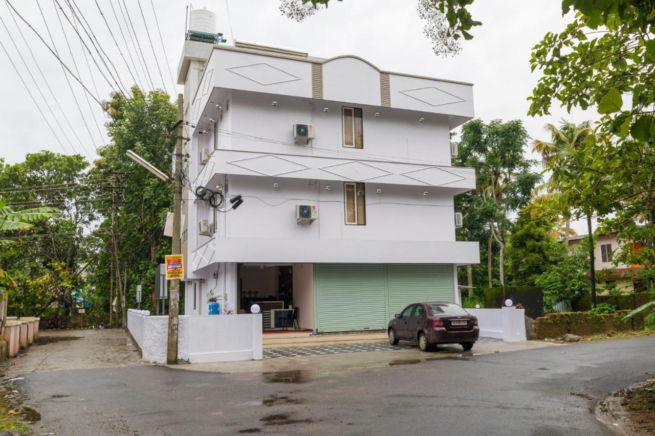 Blue Bell Cochin Airport Hotel Nedumbassery Dış mekan fotoğraf