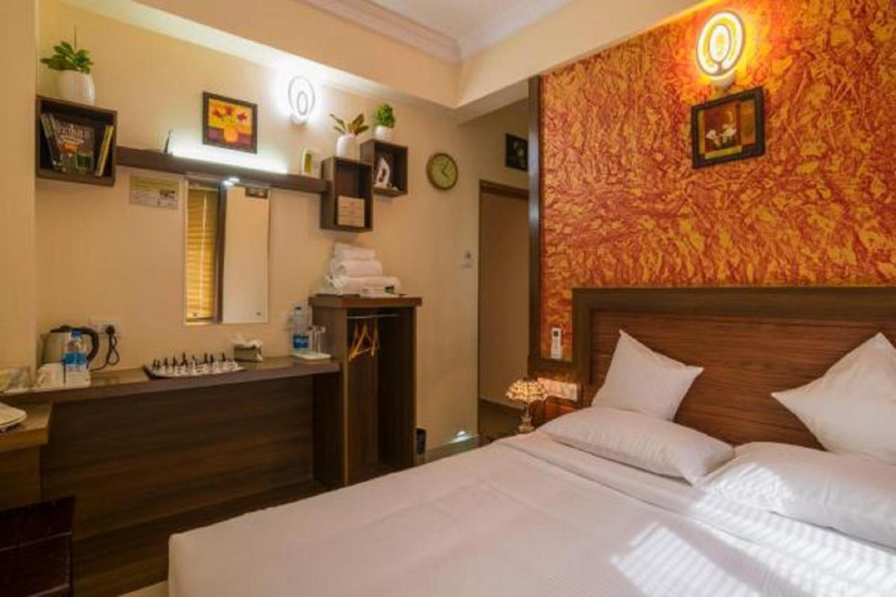 Blue Bell Cochin Airport Hotel Nedumbassery Dış mekan fotoğraf